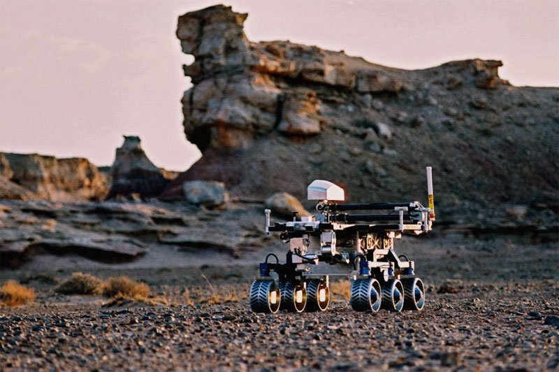 Figure 1  FIDO rover during desert testing.