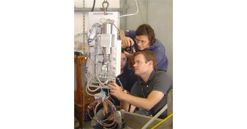 In Situ Hydrothermal Vent Probing and Sampling Device for Microbial Analysis