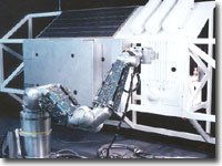 Fig. 1: An industrial 7-DOF Robotics Research Corporation arm. 